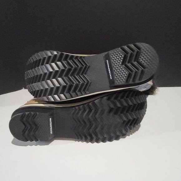 Sorel Women's Quilted Winter Snow Boots With Faux Fur - Picture 6 of 11